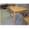 Image 4 : Antique Maple Table 31'' x 40'' x 31'' with 6 Chairs 