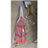 Image 1 : 2 Patio Umbrellas 
