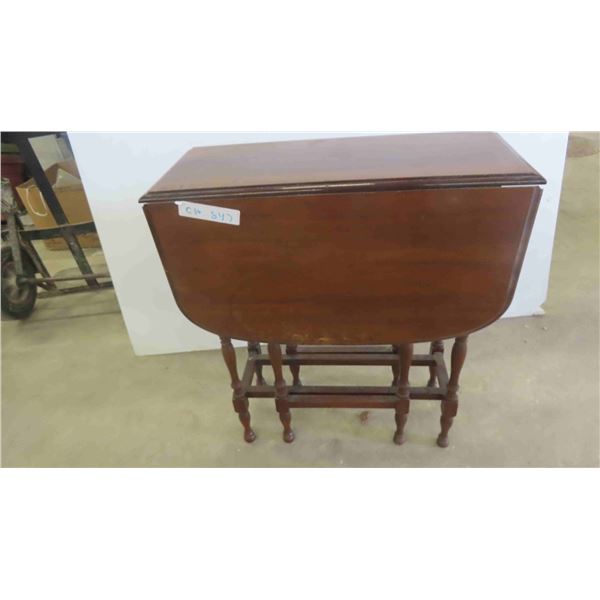 Walnut Gateleg Stand (Small Size) 24'' x 22'' x 10'' (Extended Size) 24'' 