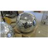 Image 4 : 2 Disco Balls 20'' Diameter -1 Needs Repairing
