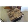 Image 5 : 2 Modern End Tables 
