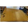 Image 2 : 1/4 Cut Oak Table 29'' x 48'' x 60'' , (2) 18'' Leaves , 8 Chairs -