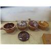 Image 2 : 3 Onion Soup Bowls with Basket, Wicker Basket, Benson Hidges Wood 