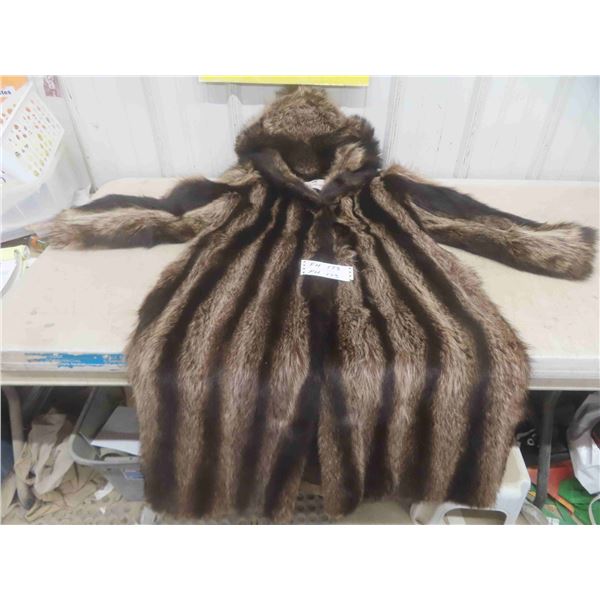 Ladies Fur Coat with Hood Size? Possibly Large