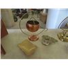 Image 3 : 2 Table Lamps No Shades, Planter, Serving Plate, Book Ends & More 