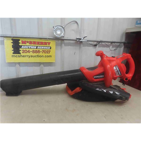 Black and Decker Leaf Hog Blower/Vac Electric with Bag 