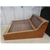 Image 7 : Vintage Wood/Plexi Glass Counter Cigarette/Tobacco Dispenser 19 1/4'' x 11 1/2'' 
