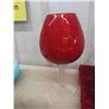 Image 2 : Vases, Knick Knacks, Decanter, Salt and Pepper, Large Wine Glass & More 