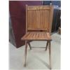 Image 8 : 3 Vintage Wood Folding Chairs 