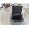 Image 2 : Pushtop Garbage Can 15'' x 15'' x 24'' 