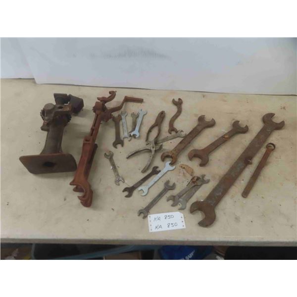 Vintage Auto Wrenches , Jacks 