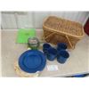 Image 1 : Picnic Basket with 10 Enamel Dishes & Place Mats 