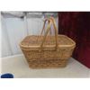 Image 2 : Picnic Basket with 10 Enamel Dishes & Place Mats 