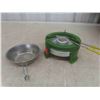 Image 8 : Picnic Basket with 10 Enamel Dishes & Place Mats 