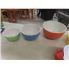 Image 2 : 3 Nesting Bowls , Pyrex Dish , Vintage Tupperware