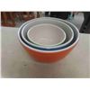Image 3 : 3 Nesting Bowls , Pyrex Dish , Vintage Tupperware