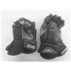 Image 11 : Hockey Equipment : 2 Sticks, Helmet, Shin Pads, Gloves, Elbow Pads, 5 Pairs
