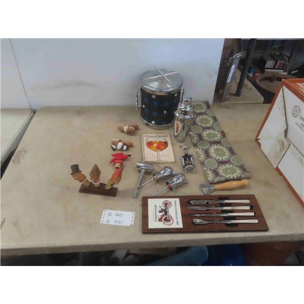 Bar: Ice Bucket, Cork Screw, & Tools, Receipes, Shaker, Sloppers &