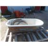 Image 1 : Cast Bath Tub with 4 Claw Feet 