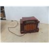 Image 1 : Addison Bakelite Radio Model 5D 9'' x 12'' x 7'' with Swirl Multicolor - Missing 