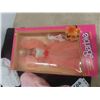 Image 2 : 1984 Barbie Doll Peaches n Cream Still in Box + Clothes 