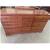 Image 2 : Maple Dresser 31'' x 54'' x 16'' & Mirror 36'' x 26''