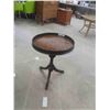 Image 1 : Pedestal Stand 25'' Tall x 18'' Across