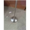 Image 2 : Modern Floor Lamp 