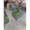 Image 3 : 2 Chrome Leg Swivel Bar Stools 