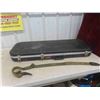Image 1 : SKB Hard Guitar Case with Guitar Strap