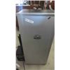 Image 2 : Bradley Smoker Model#BTDS108P 500 Watt 