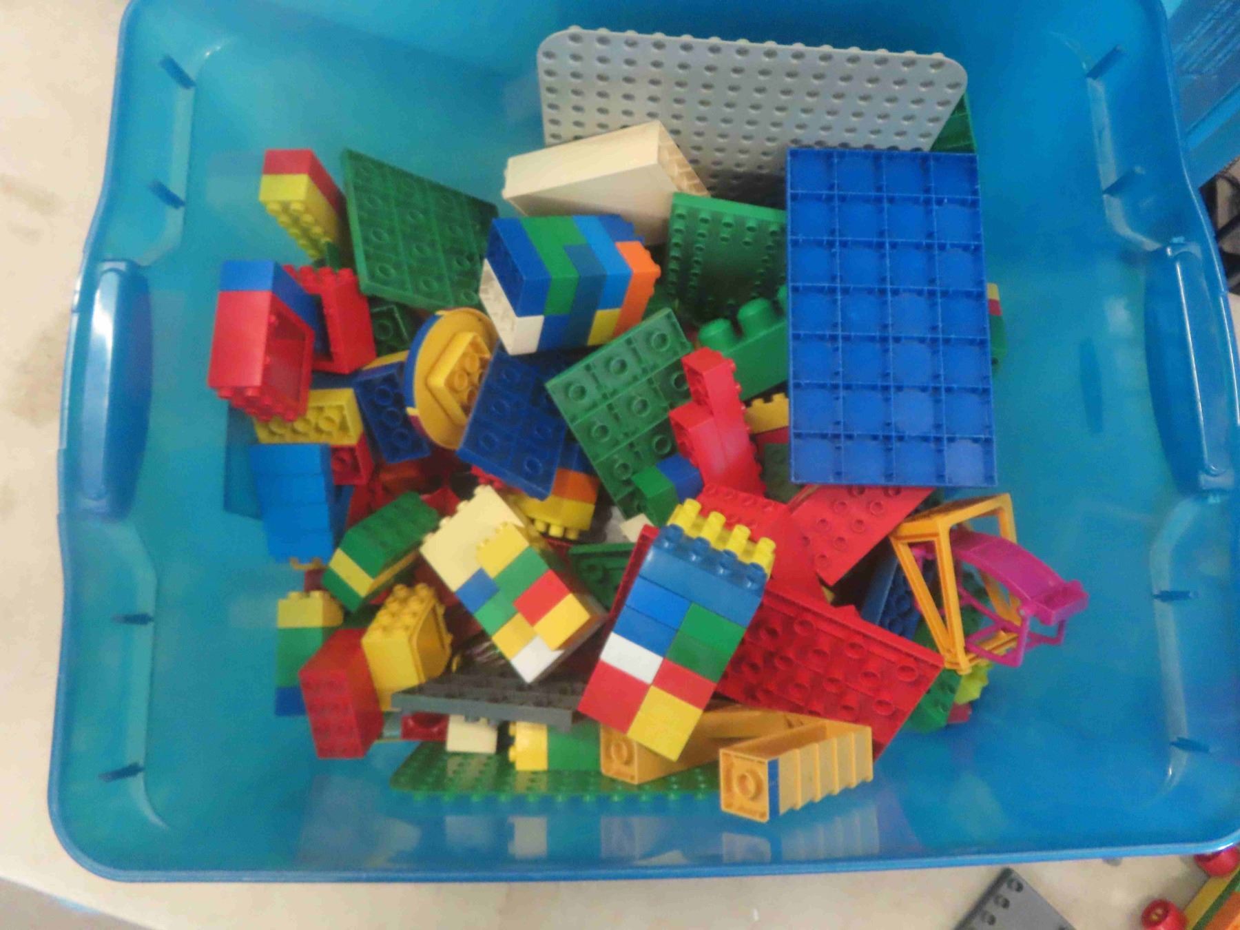 Mega Blocks Container Mega Blocks Collection with Rubbermaid Bin - McSherry Auction Service Ltd.