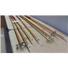 Image 8 : 6 Pool Cues , 2 Rests 