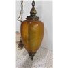 Image 7 : Vintage Mid Century Hanging Swag Lamp Brass with Amber Glass Shade - Shade 