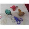 Image 5 : Sewing Basket and Notions : Buttons, Thread, Zippers, Elastics & More 