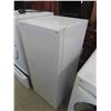 Image 1 : Woods Upright Deep Freeze 51'' x 21'' x 23'' 