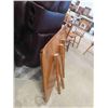 Image 3 : Table 36'' x 50'' with 4 Chairs 