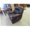 Image 3 : Leather/Leather-Style Comfy Recliner