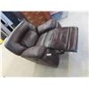 Image 5 : Leather/Leather-Style Comfy Recliner
