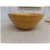 Image 2 : Wood Salad Bowl 16'' Diameter x 8'' Deep with Tripod Stand