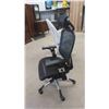 Image 2 : Adjustable Swivel Office Chair