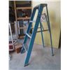 Image 1 : Aluminum Step Ladder 4ft with Paint Tray 