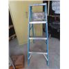 Image 2 : Aluminum Step Ladder 4ft with Paint Tray 