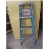 Image 3 : Aluminum Step Ladder 4ft with Paint Tray 