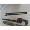 Image 2 : Forged Tongs, 5 Pipe Wrenches, Grease Gun