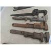 Image 3 : Forged Tongs, 5 Pipe Wrenches, Grease Gun