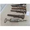 Image 4 : Forged Tongs, 5 Pipe Wrenches, Grease Gun