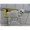 Image 2 : Halloween Tombstone Blow Mold 23'' x 12''