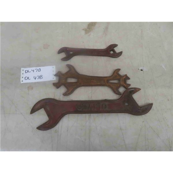 4 Old Oliver Wrenches