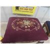 Image 3 : 2 Ottomans with Tapestry 14'' x 19'' x 14'' & 12'' x 13'' x 11'' 